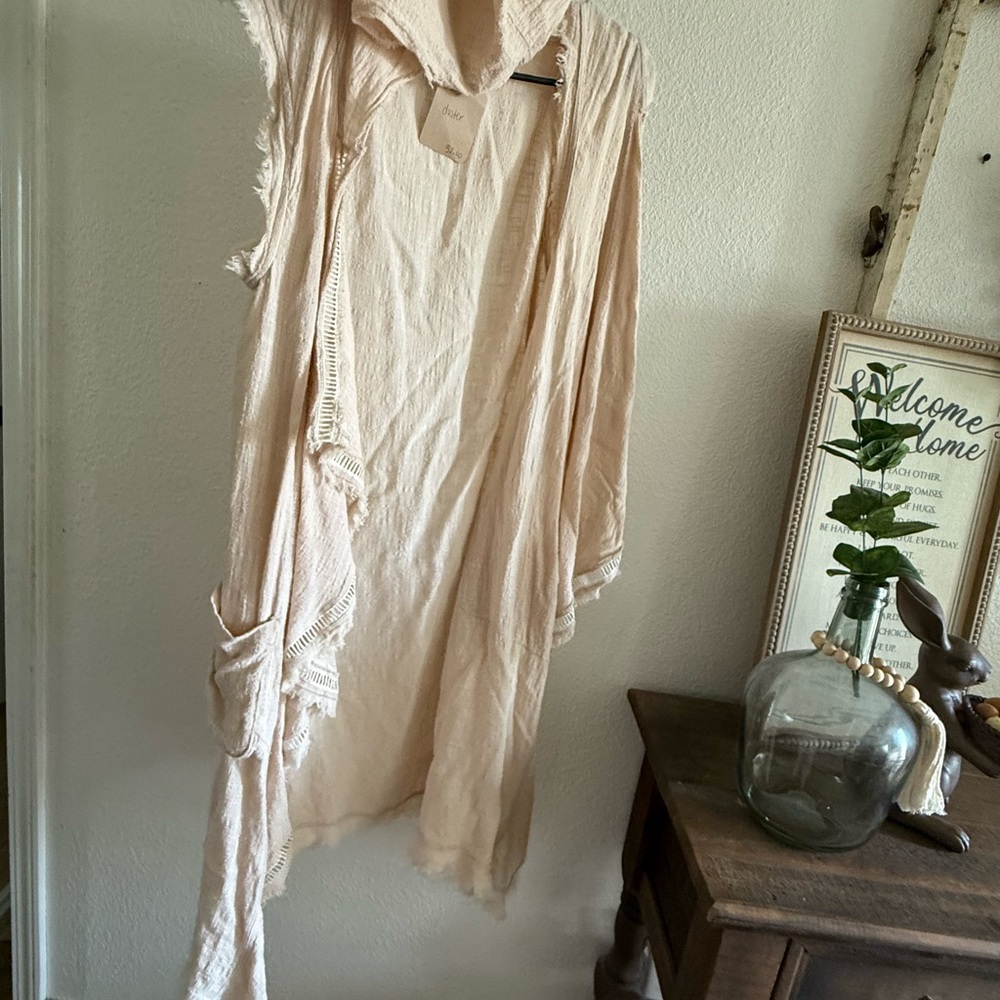 Ciel usa Cream Sleeveless Cardigan duster with Fringe